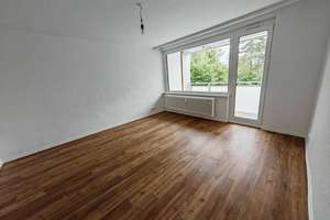 Frisch modernisiert! Ruhige & günstige 3-ZKB mit Balkon am Waldrand in Oberursel-Nord – Die vollständige Adresse der Immobilie erhältst du vom Anbieter., 61440 Oberursel (Taunus) – Vorschaubild 1