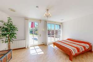 Wo Wohnen zur Lebenskunst wird: Exklusive Villa mit Spa-Oase und Traumgarten – Die vollständige Adresse der Immobilie erhältst du vom Anbieter., 97753 Karlstadt – Vorschaubild 12