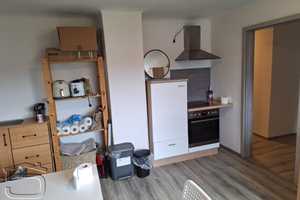Geräumige 3ZKB Dachgeschosswohnung inkl. Einbauküche & Gartenmitbenutzung *Provisionsfrei* – Scheidter Str. 82, 66125 Stadtverband Saarbrücken (Kreis) – Vorschaubild 2