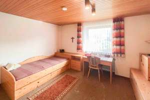 Einfamilienhaus mit 732 m² Grundstück - ländlicher Flair, zentrumsnah wohnen in Trostberg – Die vollständige Adresse der Immobilie erhältst du vom Anbieter., 83308 Trostberg – Vorschaubild 9