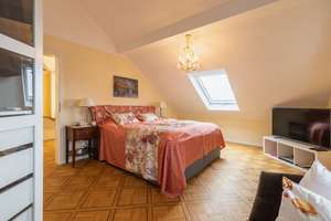 traumhafte Dachgeschosswohnung in Loschwitz mit Blick über Dresden (Balkon, 2 Stellplätze) – Die vollständige Adresse der Immobilie erhältst du vom Anbieter., 1326 Loschwitz/Wachwitz, Dresden – Vorschaubild 11