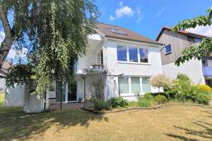 Zweifamilienhaus mit ca. 310m² Wohn- / Nutzfläche * 607m² Grundstück in Hanglage – Stormarn (Kreis) – Vorschaubild 1