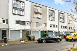 Ruhiges Wohnen zwischen City und Natur: stilvolles Townhouse mit Südterrasse, Balkon & Kamin – Die vollständige Adresse der Immobilie erhältst du vom Anbieter., 60439 Niederursel, Frankfurt am Main – Vorschaubild 1