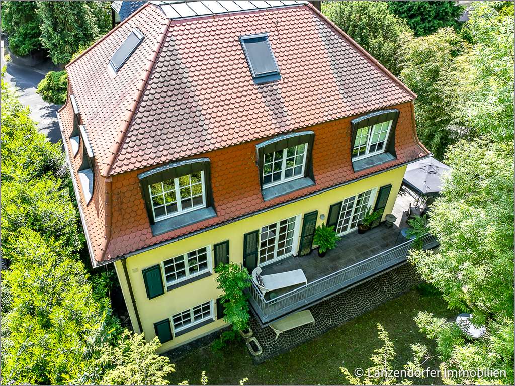 Freistehende Villa mit Eleganz und Esprit in Bestlage
