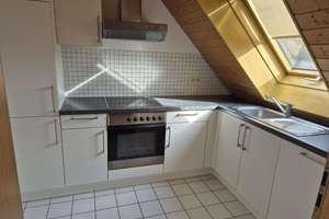 Helle 2,5-Zimmer DG-Wohnung mit EBK, Balkon, Stellplatz – Brühlstraße 4, 72770 Ohmenhausen, Reutlingen – Vorschaubild 4