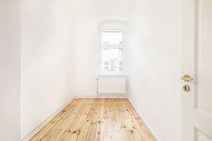 Prenzlauer Berg: Frisch sanierte 4-Zimmer Altbauwohnung, Süd-Balkon, Wohnküche, Stuck, ruhige Lage – Erich-Weinert-Straße 9, 10439 Prenzlauer Berg, Berlin – Vorschaubild 19