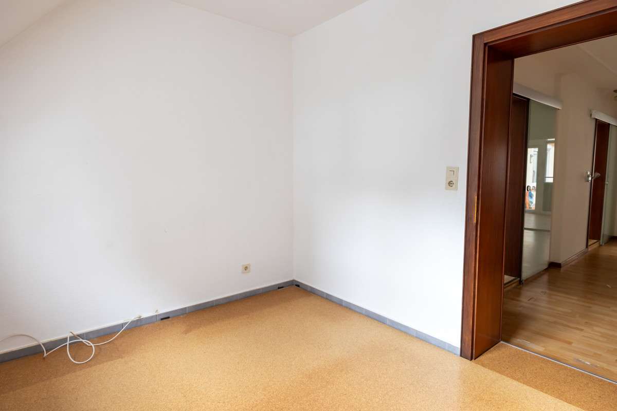 Immobilie in Ganderkesee - *** RIESIGE WOHNUNG - eigener DACHBODEN - eigener KELLER - eigenes TREPPENHAUS - DACHTERRASSE *** - Bild 6