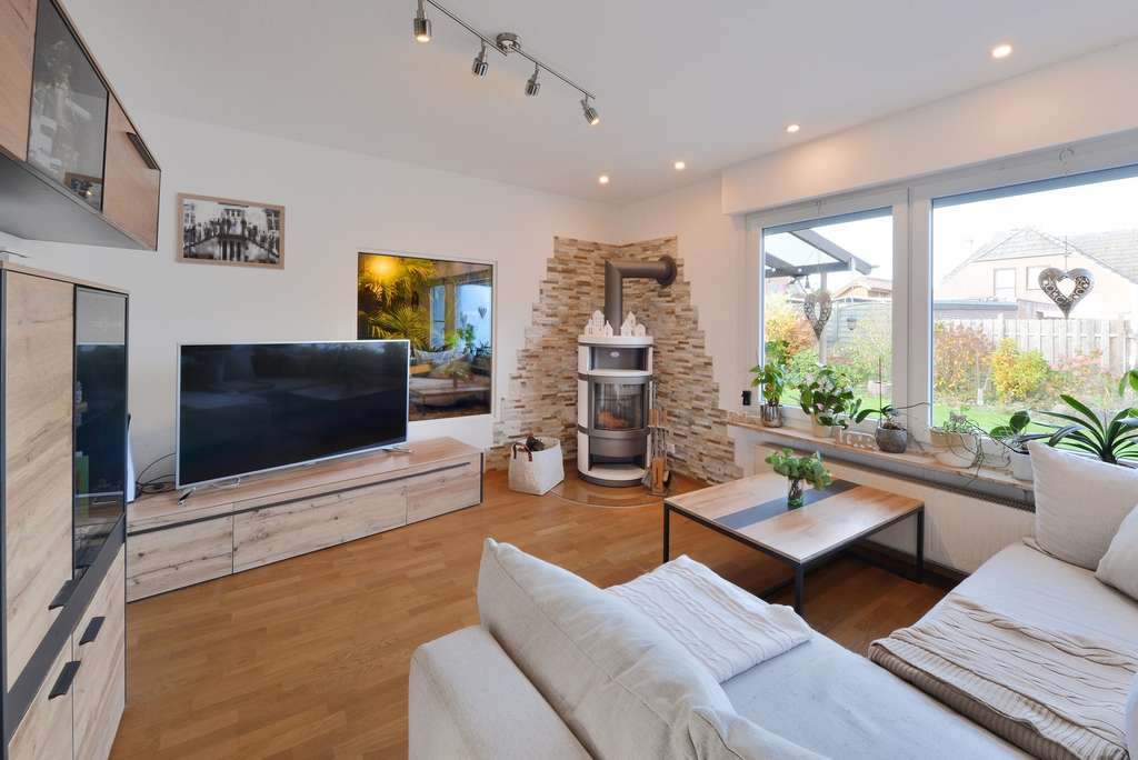 Immobilie in Sonsbeck - Freistehendes Einfamilienhaus mit Garage in Labbeck - modernisiert, in idyllischer Sackgassenlage - Bild 3