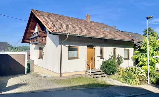 Geräumige, preiswerte und gepflegte 6,5-Zimmer-Doppelhaushälfte in Aussichtslage in Wannweil