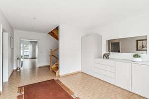 Einfamilienhaus-Traum auf vier Ebenen mit PV-Anlage und Garage im Gurkenland von Düsseldorf-Eller – 40229 Eller, Düsseldorf – Vorschaubild 17