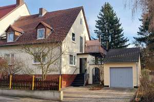 Zweifamilienhaus in Kassel-Niederzwehren mit Garten und Baugrundstück