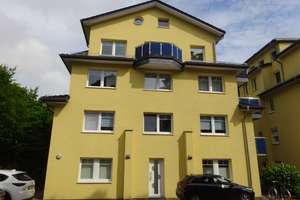 Exklusive 3-Zimmer-Wohnung freut sich auf anspruchsvolle Bewohner, mit Aufzug, EBK und Balkon