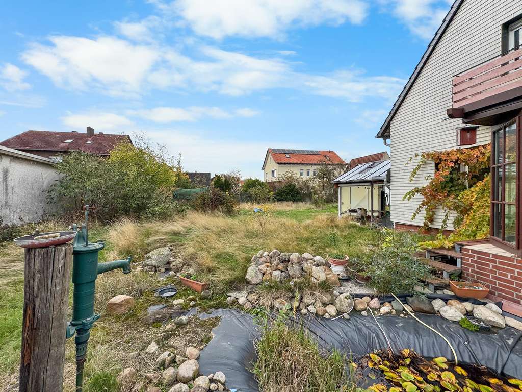 Immobilie in Uetze - Vielseitig nutzbares Ein- oder Zweifamilienhaus mit Garage und großem Grundstück in Dedenhausen - Bild 4