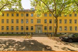 Lichtdurchflutete 2-Zimmer-Wohnung mit Parkett, Balkon, EBK und TG in Top-Lage – Die vollständige Adresse der Immobilie erhältst du vom Anbieter., 14469 Bornstedt, Potsdam – Vorschaubild 1