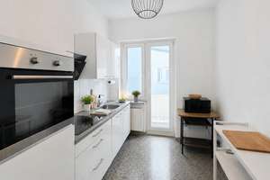 Altbauklassiker in der Carlstadt! Fischgrätparkett, Balkon und hohe Wohnqualität