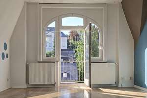 Altbaujuwel mit 2,90 m Deckenhöhe & Komplettsanierung
