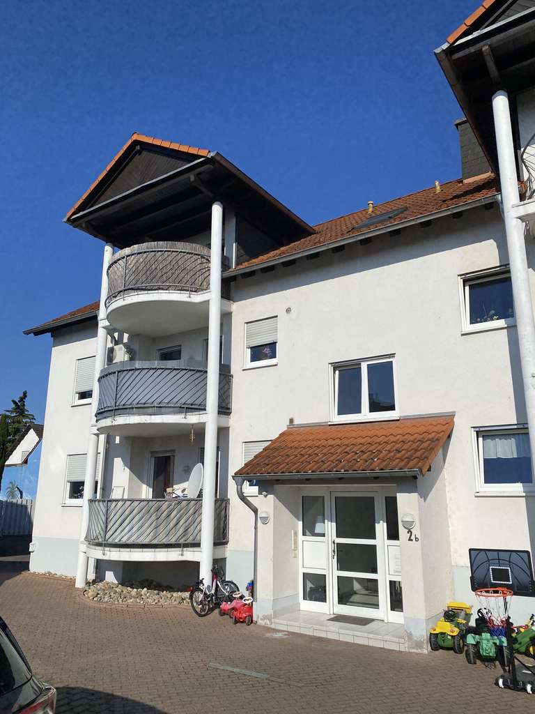 Immobilie in Guntersblum - Sehr schöne 3 Zimmer Dachgeschoss Wohnung mit 2 PKW-Stellplätzen für Kapitalanleger o. Eigennutzung - Bild 2