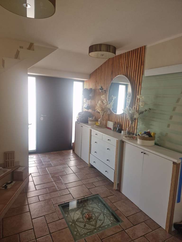 Immobilie in Herzogenrath - Ideal für Familie & Investoren: Kernsaniertes EFH mit 2 separaten Apartments in Kohlscheid - Bild 2