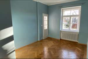 Stilvolle, sanierte 3-Zimmer Altbau-Wohnung mit Einbauküche in Laim, München