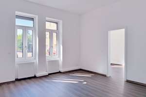 Erstbezug! Sonnige und großzügige 2-Zimmer-Altbauwohnung im Hochparterre.  – Veilchenstraße 17, 76131 Oststadt, Karlsruhe – Vorschaubild 2