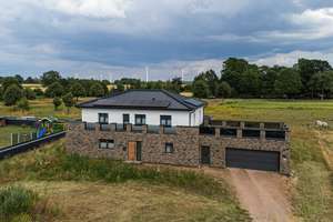 Exklusive Stadtvilla mit Dachterrasse, hochwertiger Designausstattung und modernster Energietechnik – Die vollständige Adresse der Immobilie erhältst du vom Anbieter., 27232 Sulingen – Vorschaubild 2