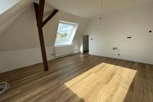 Hochwertiger Erstbezug im Dachgeschoss mit Einbauküche - ca. 95 m² - mit Stellplatz in ruhiger Lage – 8371 Glauchau – Vorschaubild 3