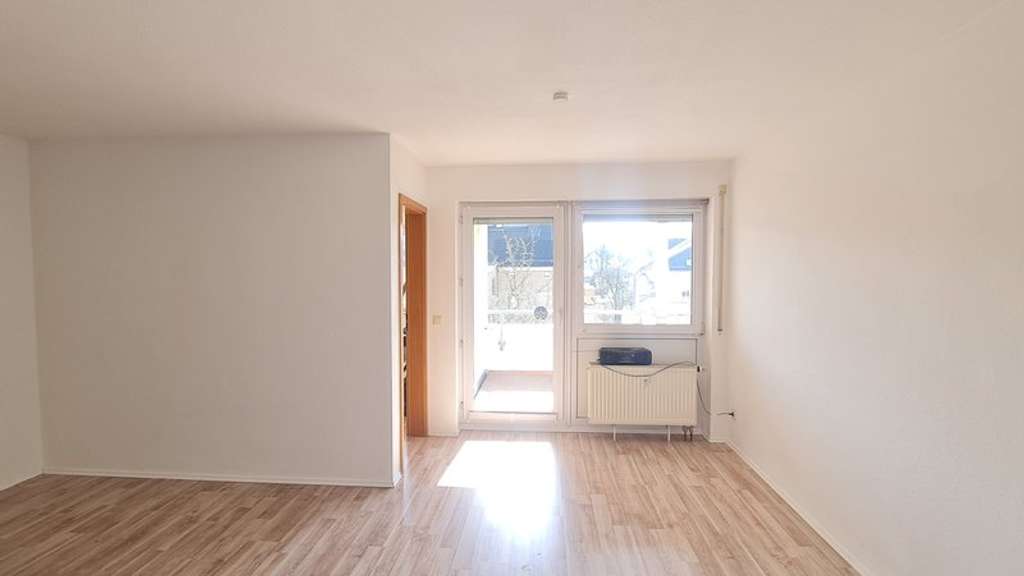 Immobilie in Limbach-Oberfrohna - Genießen Sie den Ausblick ... Schöne DG-Wohnung mit Balkon u. TG! - Bild 4