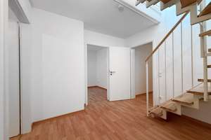 Wohnen auf zwei Ebenen- charmante Maisonette-Wohnung mit Garten und Haus-im-Haus-Charakter – Die vollständige Adresse der Immobilie erhältst du vom Anbieter., 81825 Gartenstadt Trudering, München – Vorschaubild 7