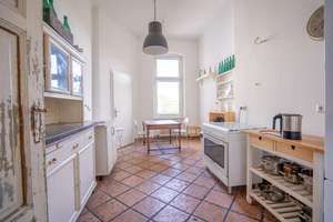 Bezugsfreie, helle Altbauwohnung mit Balkon im herrschaftlichen Gründerzeithaus in Berlin-Schöneberg – Die vollständige Adresse der Immobilie erhältst du vom Anbieter., 10783 Schöneberg, Berlin – Vorschaubild 4