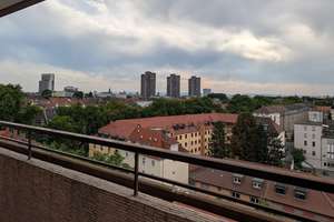 Schöne 3 Zimmer-Wohnung m. großem (West-) Balkon u. tollem Fernblick 