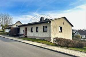 Singhofen: Einfamilienhaus mit Einliegerwohnung! – Die vollständige Adresse der Immobilie erhältst du vom Anbieter., 56379 Singhofen – Vorschaubild 1