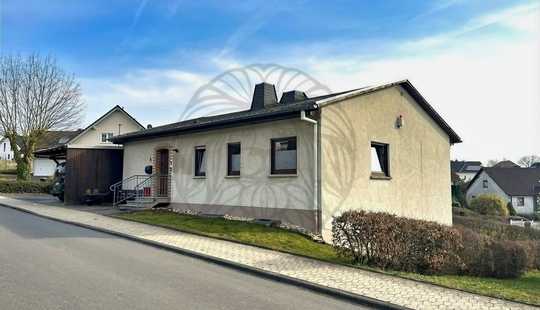 Bild von Singhofen: Einfamilienhaus mit Einliegerwohnung!