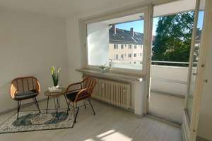 Helle 2-Zimmer-Wohnung mit saniertem Balkon, saniertem Bad und Einbauküche nahe Uni