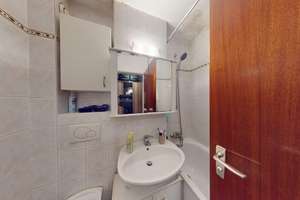 RE/MAX - Charmantes Apartment mit Balkon und Tiefgaragenstellplatz – Die vollständige Adresse der Immobilie erhältst du vom Anbieter., 81373 Land in Sonne, München – Vorschaubild 7
