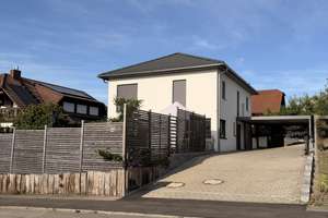 Viel Platz für den Alltag in diesem modernen Einfamilienhaus in Reutlingen-Betzingen