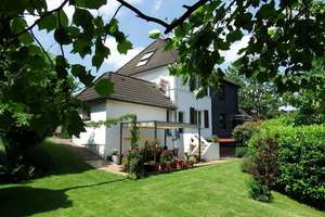  Sanierte Doppelhaushälfte mit großem Garten, eigenem Spielplatz & 2 Stellpl. in Essen-Kupferdreh