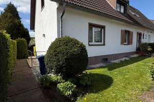 Charmante, provisonsfreie DHH mit Ausbaupotenzial, ELW und großem Garten! Stilles Bieterverfahren!