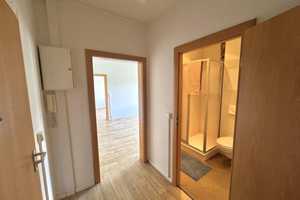 Ideal für jedes Alter: 2-Raum-Wohnung mit Aufzug und Dusche – Carl-Bobach-Straße 10, 9120 Chemnitz – Vorschaubild 2