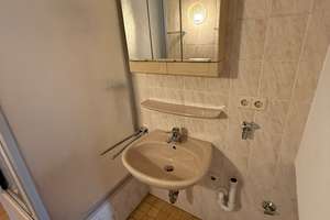 RENOVIERT! Großes, helles Zimmer mit WC und Gemeinschaftsbad * Werastraße – Die vollständige Adresse der Immobilie erhältst du vom Anbieter., 70190 Kernerviertel, Stuttgart – Vorschaubild 3