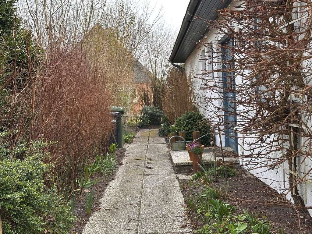 Immobilie in Freienwill - 3 km vor den Toren Flensburgs - Uni und neue Klinik in wenigen Minuten! - Wohnen in Feldrandlage mit - Bild 2