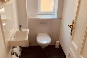Heller sanierter Stilaltbau, 2 Zi.Kü. Bad, Gäste WC Balkon , Aufzug von Privat – Rheinstraße 49, 65185 Mitte, Wiesbaden – Vorschaubild 10