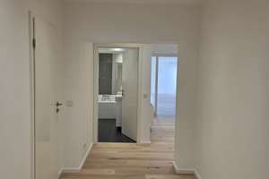 Penthouse-Feeling in Stadtmitte: Luxuriöser Erstbezug mit gigantischer Sonnen-Oase 63 m² – Karl-Anton-Straße 13, 40211 Stadtmitte, Düsseldorf – Vorschaubild 2