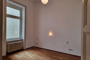 Blick auf die Adolfsallee, Ruhig & Zentral – Herrngartenstr. 18, 65185 Mitte, Wiesbaden – Vorschaubild 3