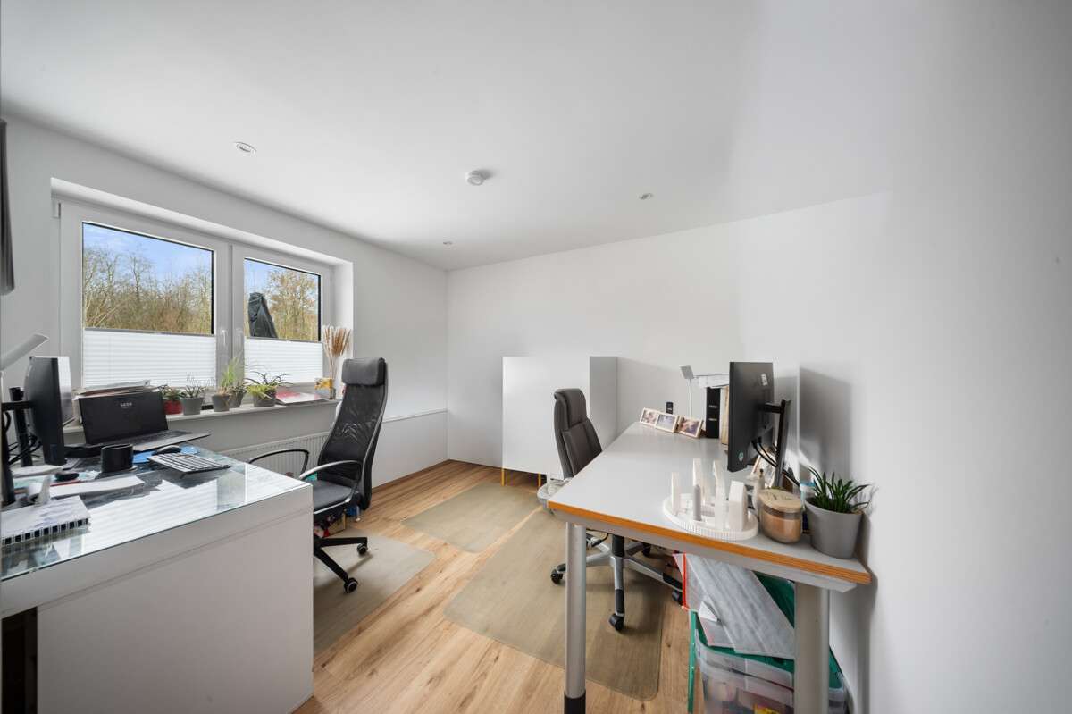 Immobilie in Busdorf - Sanierter Bungalow in Busdorf mit Wintergarten, Kamin und PV-Anlage - Bild 5