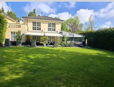 Exklusives Wohnerlebnis im Kölner Hahnwald - Luxusvilla auf Parkgrundstück