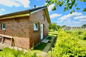 EINFAMILIENHAUS-ENSEMBLE AUF EINEM PARKÄHNLICHEN GRUNDSTÜCK MIT MASSIVEM GARTENHAUS – Segeberg (Kreis) – Vorschaubild 28