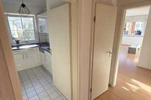 3min zum Bahnhof Rüs.! - 2 Zimmer, EBK, Fußbodenheizung, Tiefgaragenparkplatz – Friedensstraße 4, 65428 Groß-Gerau (Kreis) – Vorschaubild 2