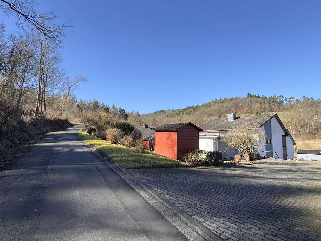 Immobilie in Rotenburg an der Fulda - Wohnen mit schönem Garten in ruhiger Feld- und Waldrandlage in Rotenburg-Braach - Bild 2