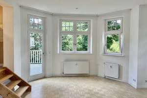 Attraktive, helle 3-Zimmer-Wohnung mit großer Dachterrasse und Stellplatz zu vermieten