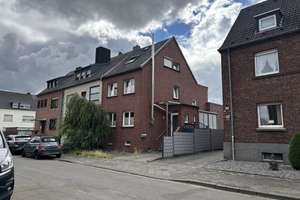 Reihenendhaus mit Pkw-Stellplatz in Mönchengladbach – Die vollständige Adresse der Immobilie erhältst du vom Anbieter., 41238 Giesenkirchen-Mitte, Mönchengladbach – Vorschaubild 1